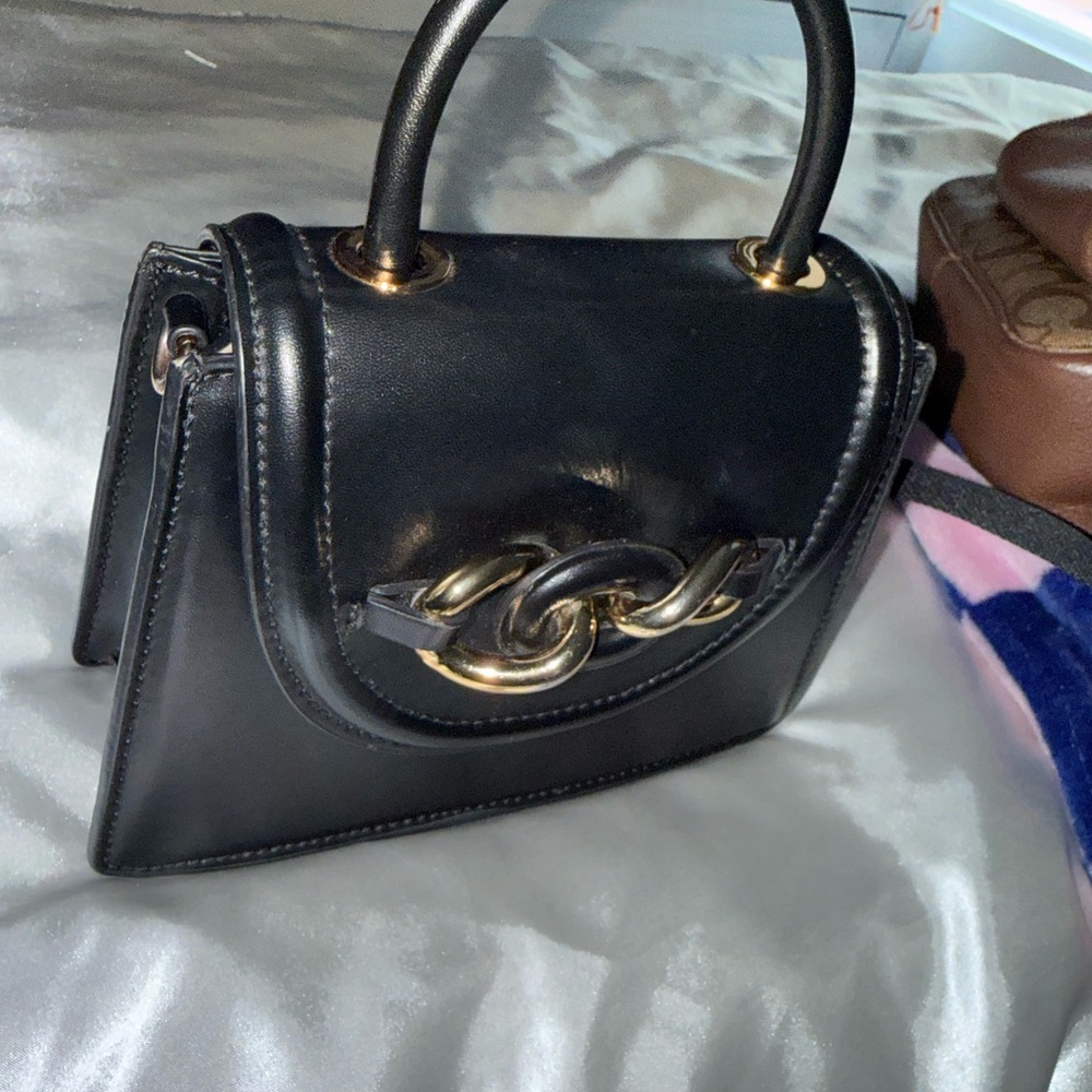 Elegant Black Leather Handbag
